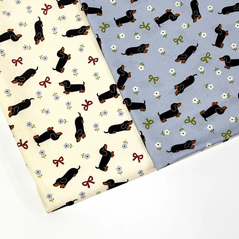 お花畑のダックスフント