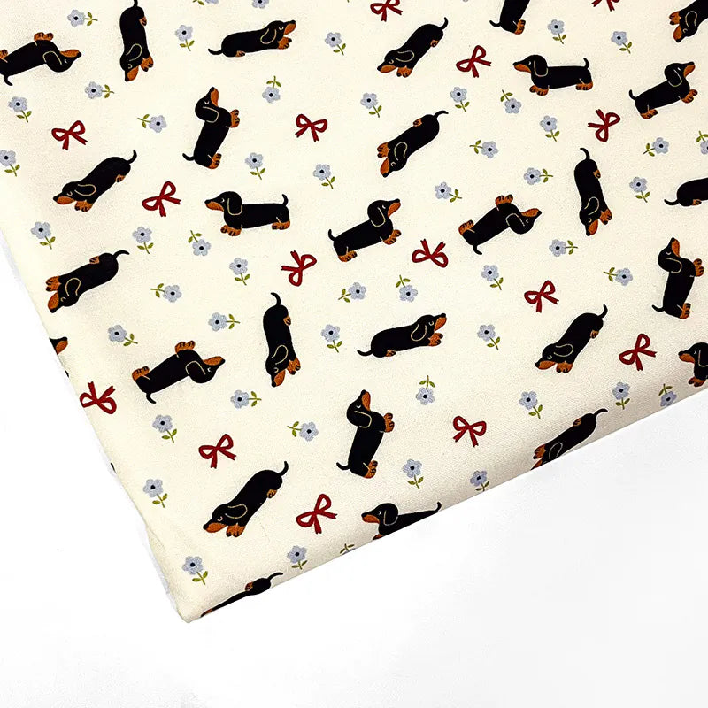 お花畑のダックスフント